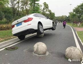 国产车撞石墩视频播放,惊险瞬间引网友热议