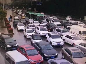 国产面包车堵车视频播放,一幕幕令人哭笑不得的壮观景象