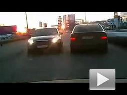 国产轿车撞车视频