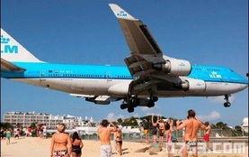 国产飞机超低空飞行视频,翱翔蓝天，挑战极限的视觉盛宴