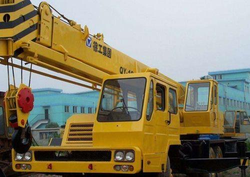 国产吊车拆大臂视频